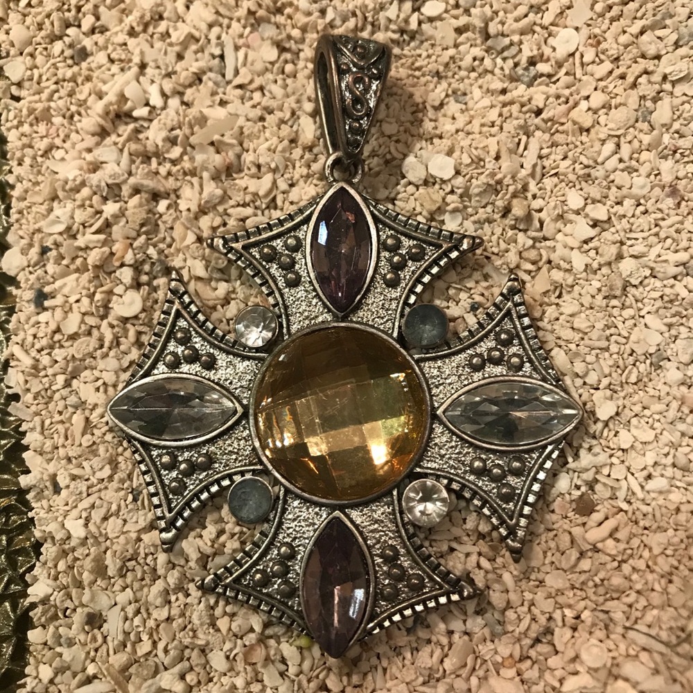 Unique Rhinestone pendant - Picture 2 of 4